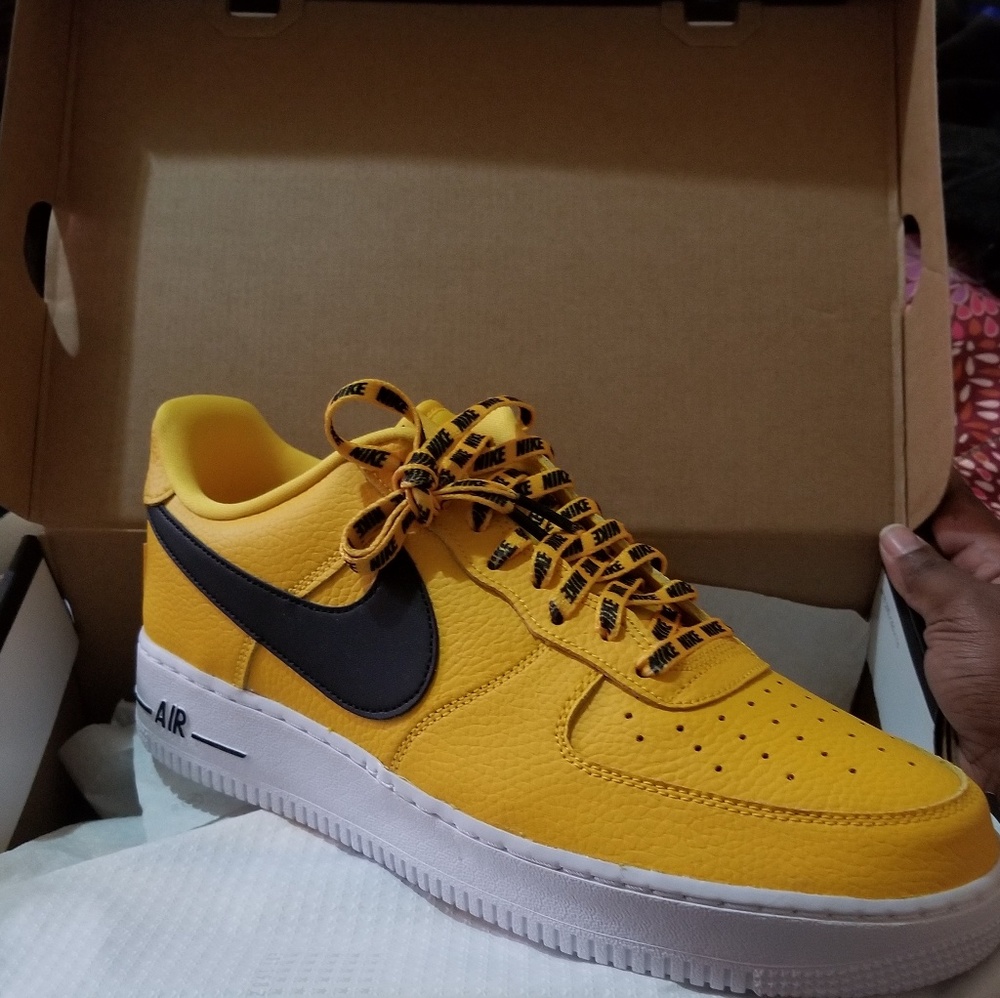 Mens yellow & black Nike air force 1